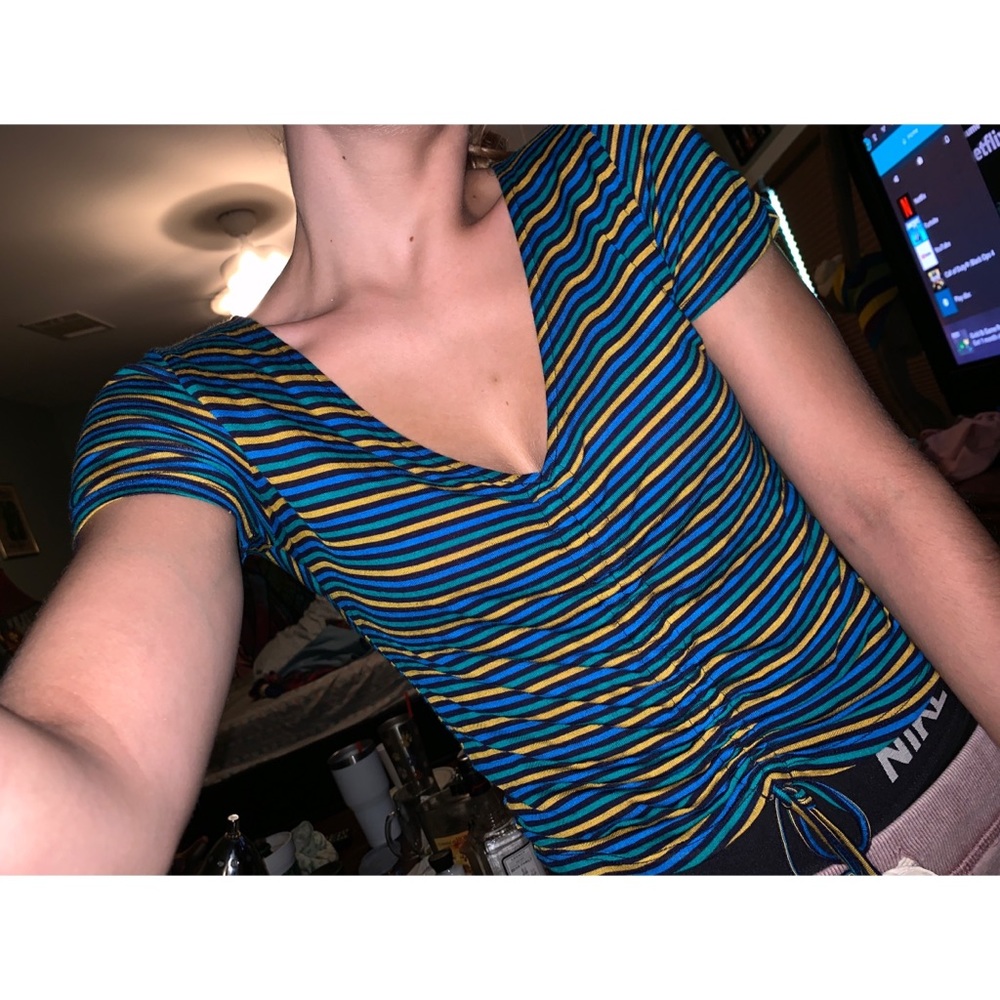 🌺 .•SALE•. Striped tie-front crop top
